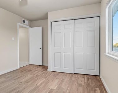 513 Gilmore Way - Photo Thumbnail 12