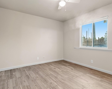 513 Gilmore Way - Photo Thumbnail 11