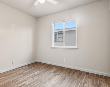 513 Gilmore Way - Photo Thumbnail 17