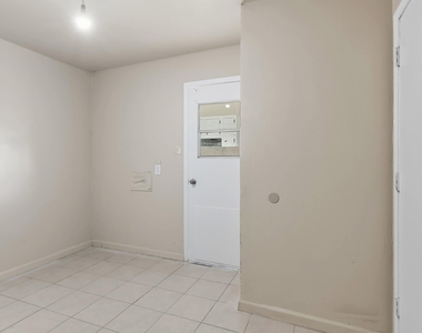 513 Gilmore Way - Photo Thumbnail 25