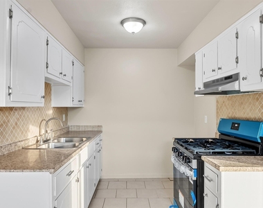 513 Gilmore Way - Photo Thumbnail 8