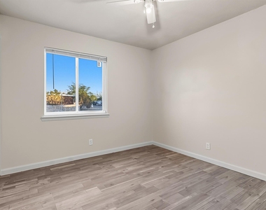 513 Gilmore Way - Photo Thumbnail 13