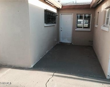 7405 Edgemere Boulevard - Photo Thumbnail 12