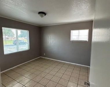 7405 Edgemere Boulevard - Photo Thumbnail 9