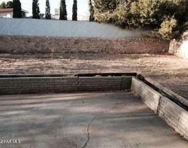 7405 Edgemere Boulevard - Photo Thumbnail 13