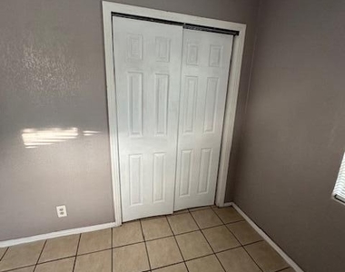 7405 Edgemere Boulevard - Photo Thumbnail 8