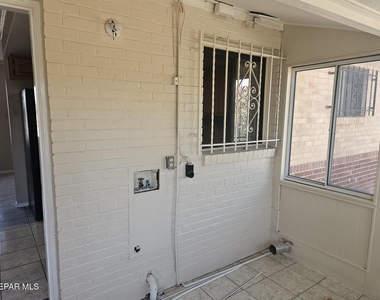 6423 Kiowa Court - Photo Thumbnail 12