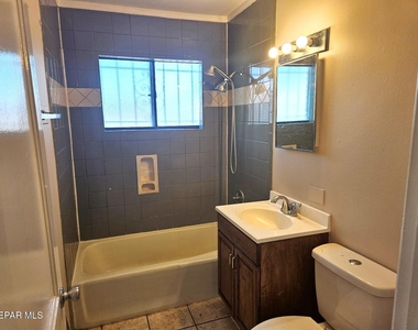 6423 Kiowa Court - Photo Thumbnail 9