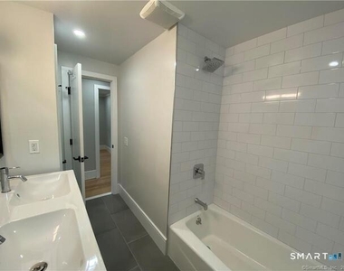 10 Donohue Drive - Photo Thumbnail 15