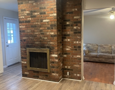160 Dividend Road - Photo Thumbnail 6