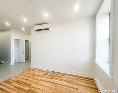 207 Bank Street - Photo Thumbnail 2