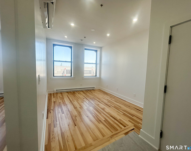 207 Bank Street - Photo Thumbnail 5