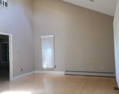 925 Dunbar Hill Road - Photo Thumbnail 6