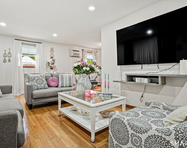 7 Newport Drive - Photo Thumbnail 3