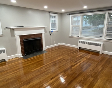 214 Columbia Street - Photo Thumbnail 7