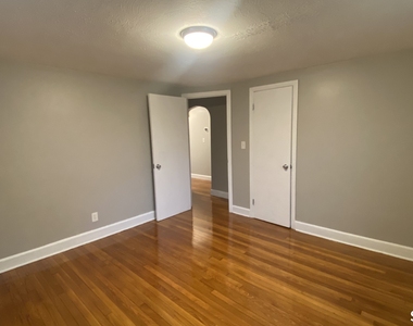 214 Columbia Street - Photo Thumbnail 17