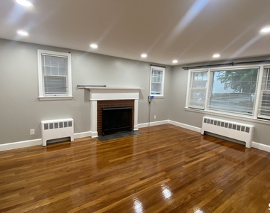 214 Columbia Street - Photo Thumbnail 3