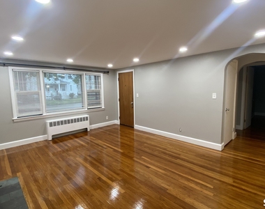 214 Columbia Street - Photo Thumbnail 5