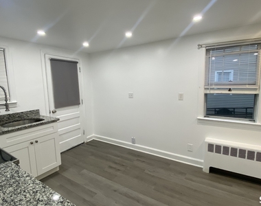 214 Columbia Street - Photo Thumbnail 2