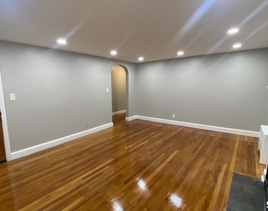 214 Columbia Street - Photo Thumbnail 8