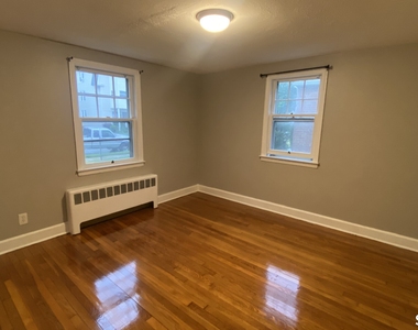 214 Columbia Street - Photo Thumbnail 15