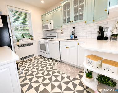 70 Strawberry Hill Avenue - Photo Thumbnail 3