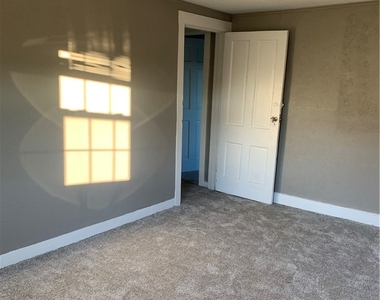 160 Hazelwood Ave - Photo Thumbnail 22