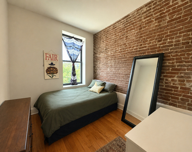 481 Evergreen Avenue - Photo Thumbnail 2