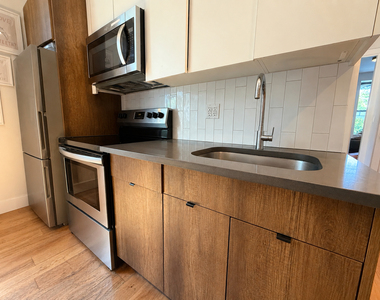 481 Evergreen Avenue - Photo Thumbnail 6