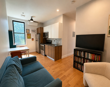 481 Evergreen Avenue - Photo Thumbnail 4