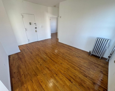 Summit Ave and W. 161st St - Photo Thumbnail 4