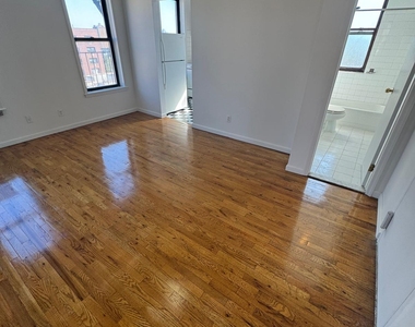 Summit Ave and W. 161st St - Photo Thumbnail 7