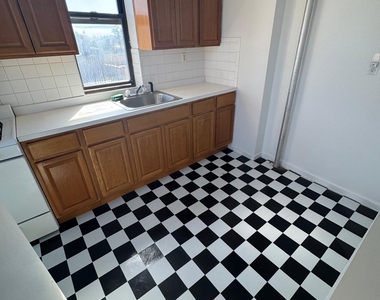 Summit Ave and W. 161st St - Photo Thumbnail 5