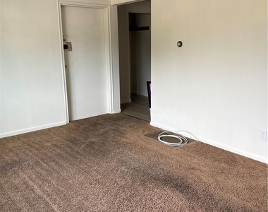 1025 George Urban Boulevard - Photo Thumbnail 8
