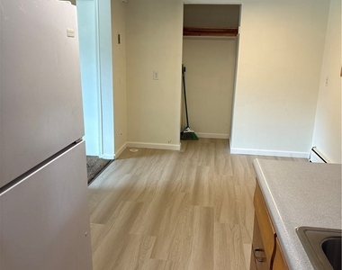 1025 George Urban Boulevard - Photo Thumbnail 13