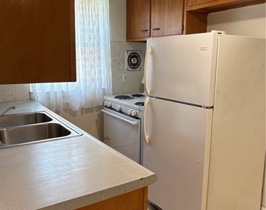 1025 George Urban Boulevard - Photo Thumbnail 12