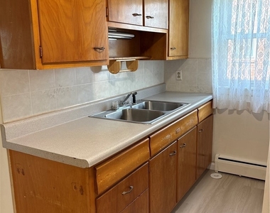 1025 George Urban Boulevard - Photo Thumbnail 11