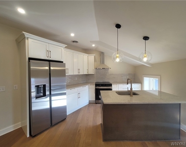 884 Main Street - Photo Thumbnail 2