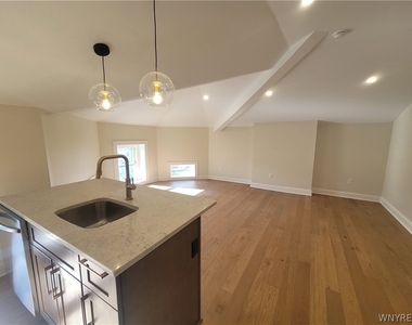 884 Main Street - Photo Thumbnail 3