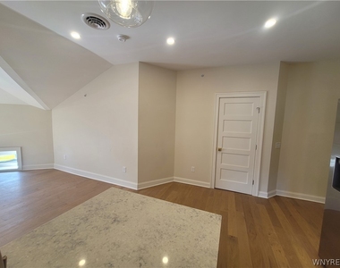 884 Main Street - Photo Thumbnail 5
