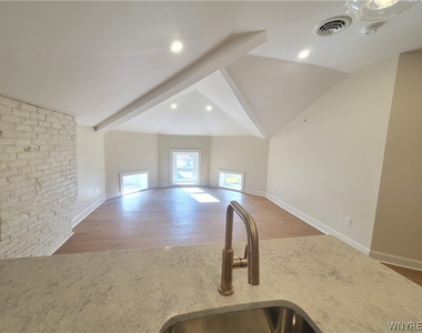 884 Main Street - Photo Thumbnail 2