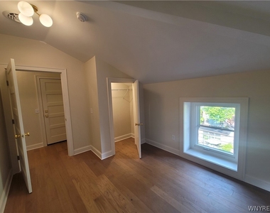 884 Main Street - Photo Thumbnail 7