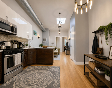 89 Cornelia Street - Photo Thumbnail 4