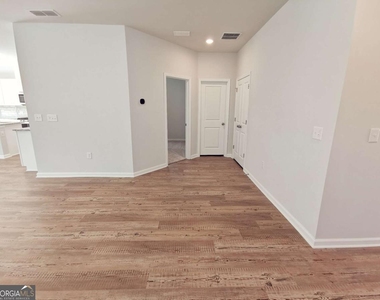154 Green Love Lane - Photo Thumbnail 7