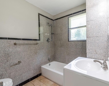 6414 E Shadow Rock Drive - Photo Thumbnail 11