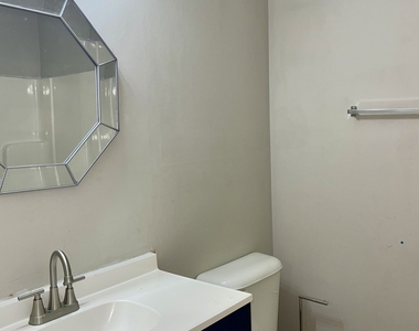 945 Silverwood Drive - Photo Thumbnail 8