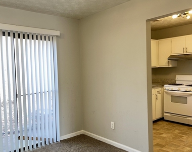 945 Silverwood Drive - Photo Thumbnail 2