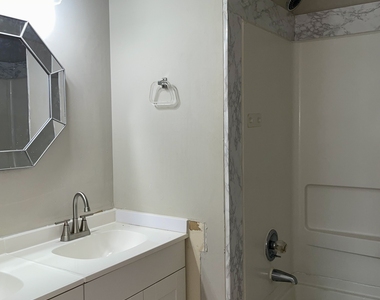 945 Silverwood Drive - Photo Thumbnail 6