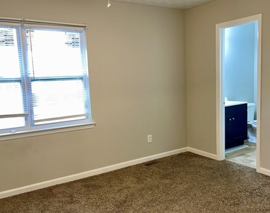 945 Silverwood Drive - Photo Thumbnail 7