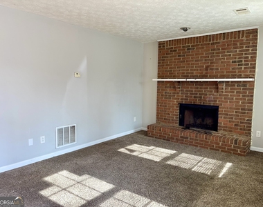 945 Silverwood Drive - Photo Thumbnail 1